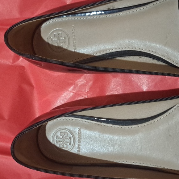 Euc Tory Burch patent leather loafers - Picture 3 of 8